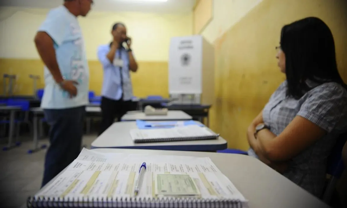 Justiça Eleitoral inicia convocação de mesários nesta terça (07)