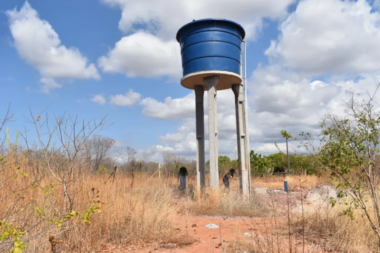 Prefeitura de Picos perfura de poço no povoado Tanque