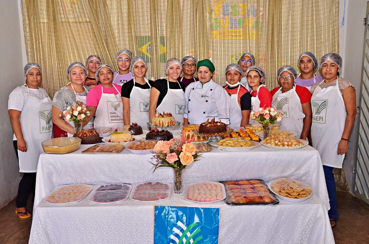 Prefeitura de Santo Antônio de Lisboa realiza curso de produção de doces e salgados no bairro Acampamento