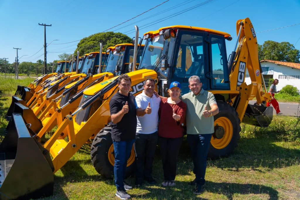 Geminiano recebe retroescavadeira 0 km para fortalecer a agricultura familiar e o desenvolvimento do município