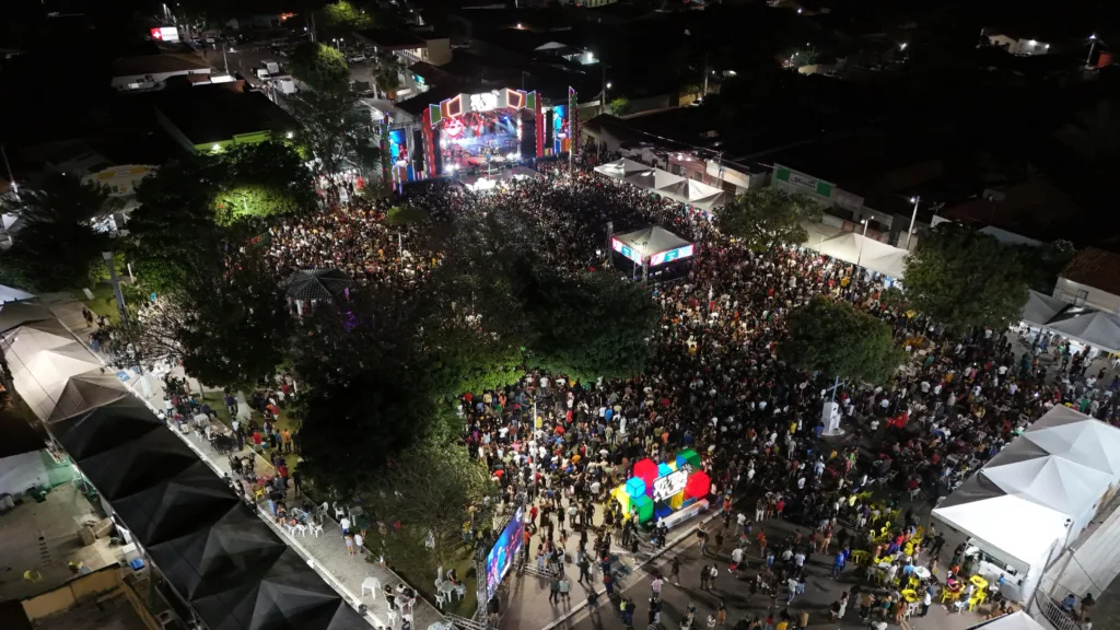 Rey Vaqueiro atrai multidão e marca penúltima noite de shows da 43ª Semana Cultural da Juventude Ipiranguense