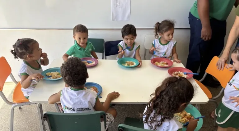 Educação de Picos garante mais de 4,6 milhões de refeições balanceadas aos estudantes da rede municipal em 2026
