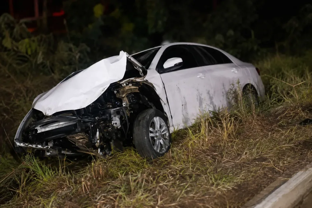 Colisão frontal entre dois carros é registrada em frente ao Atacadão, em Picos