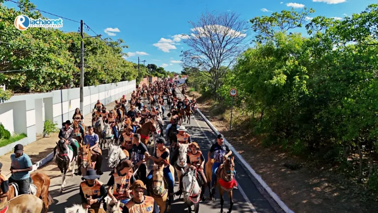 10ª Cavalgada Cultural celebra tradição nordestina e reúne vaqueiros durante a 43ª Semana Cultural da Juventude de Ipiranga do Piauí; veja fotos