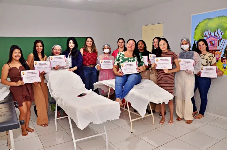 Secretaria da Mulher de Santo Antônio de Lisboa realiza curso de Design de Sobrancelhas e investe na qualificação profissional