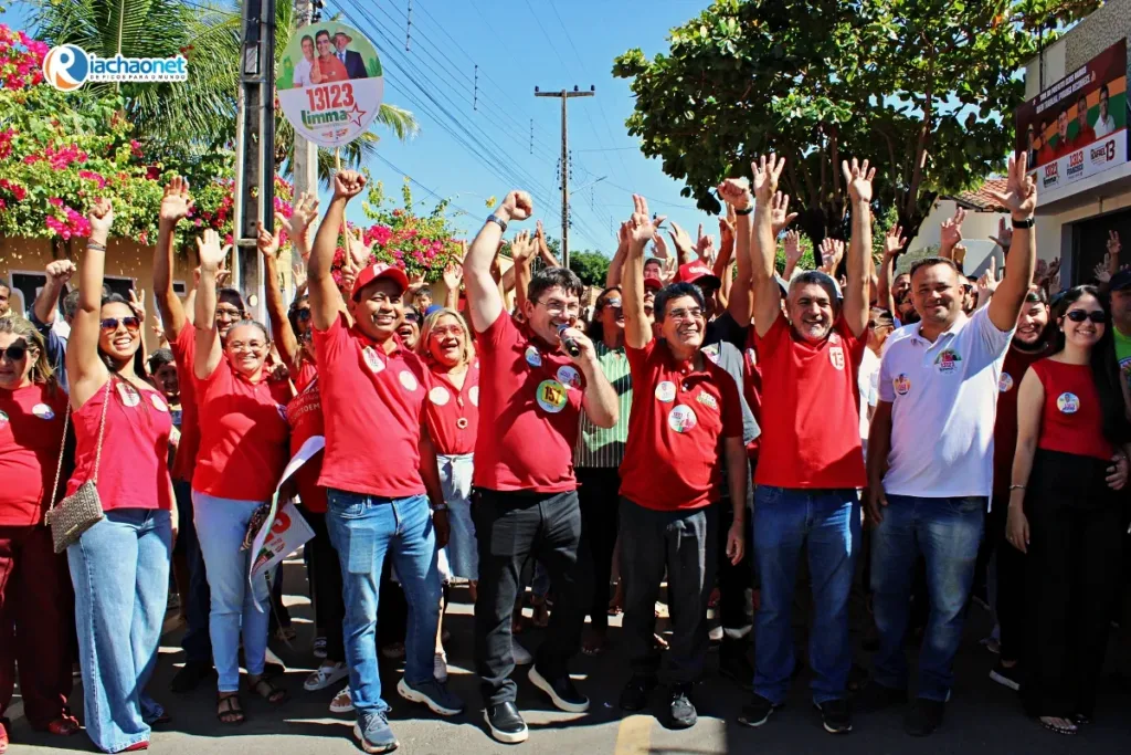 Ao lado dos deputados Limma e Dr. Francisco, prefeito Elvis Ramos realiza grande adesivaço em Ipiranga do Piauí em apoio ao Time do Povo