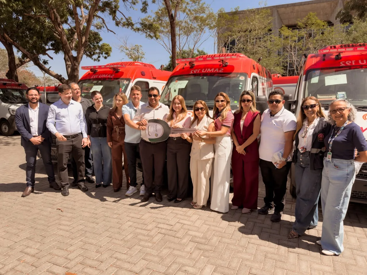 Em comitiva, prefeito Jaillson Campos vai a Teresina buscar a nova ambulância SAMU de Geminiano