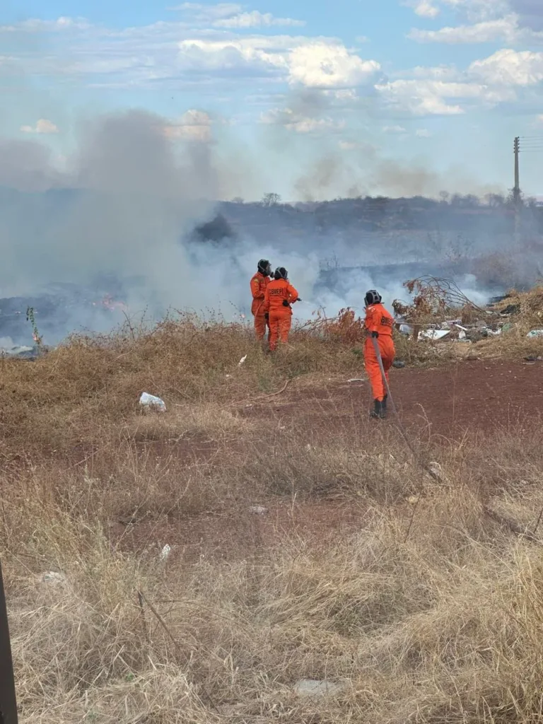 Corpo de Bombeiros de Picos atende cinco incêndios em vegetação em apenas cinco horas no último feriado