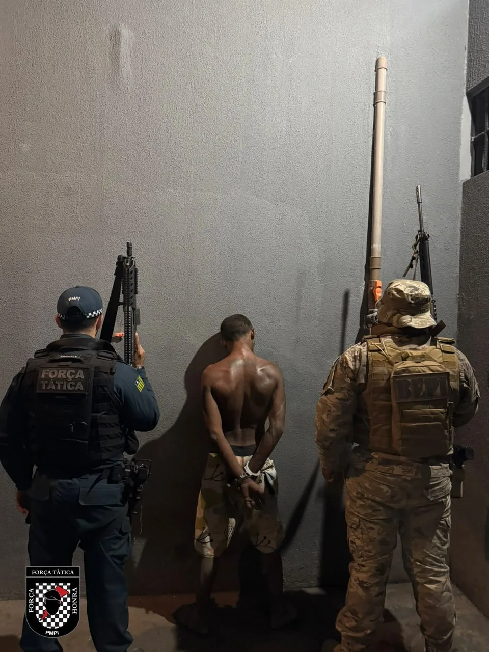 PM prende suspeito por tráfico de drogas e apreende maconha, cocaína e crack em Picos
