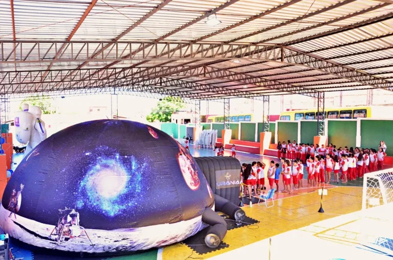 Planetário Urânia chega a Santo Antônio de Lisboa e proporciona experiências educativas aos estudantes
