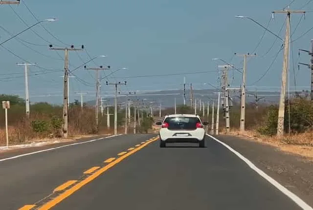 Prefeitura de Picos amplia sinalização viária na Avenida Doroteu Neres, Zona Leste