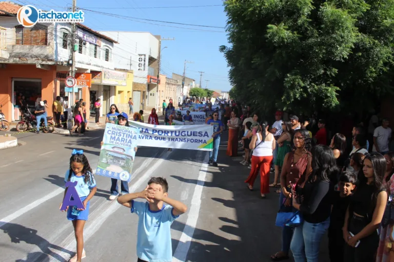 Público lota avenida e prestigia desfile de 7 de Setembro em Itainópolis com apresentação de escolas e secretarias