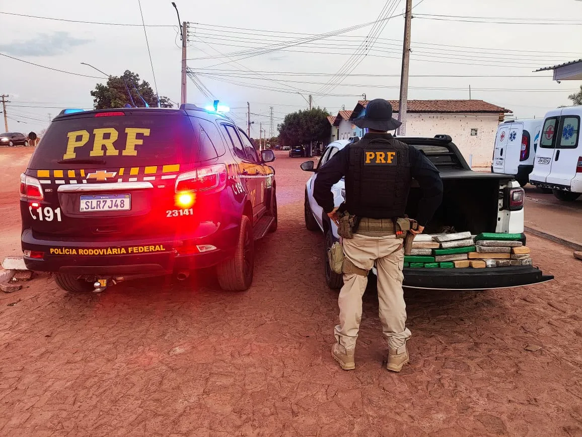 PRF apreende 50 kg de maconha durante fiscalização na BR-316 em Marcolândia