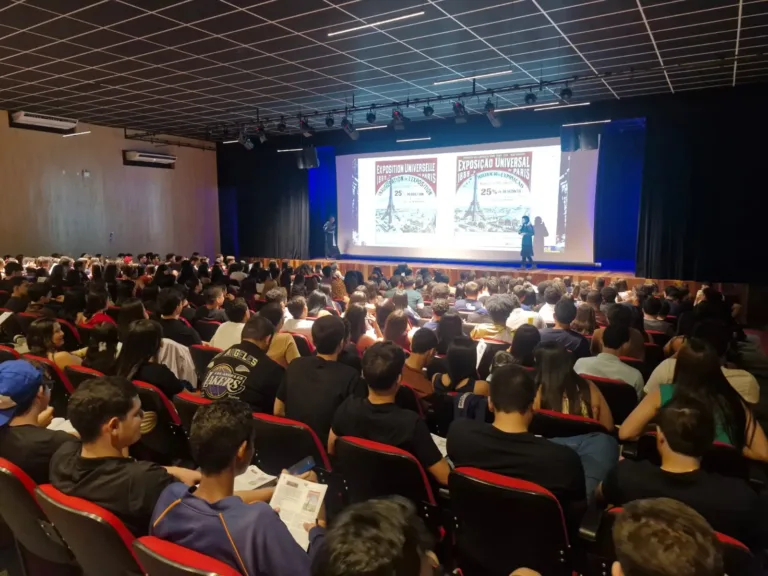 Mega Machado reúne centenas de estudantes no Teatro Sávio Barão em ritmo de preparação descontraída para o ENEM